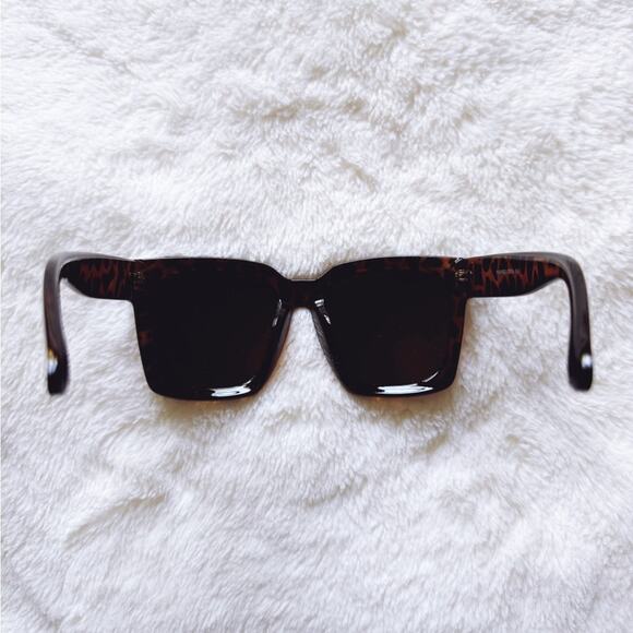 Liora Tortoise Brown Oversized Bold Sunglasses - Picture 10 of 13